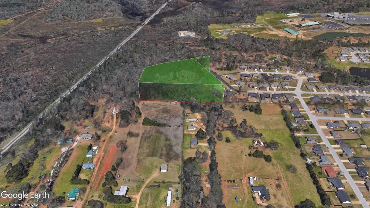 Decorative background for 4.40 Wooded Acres Set in Tuscaloosa, Alabama with Creek, Utilities, & Safe Family Cul-de-Sac Living image 9