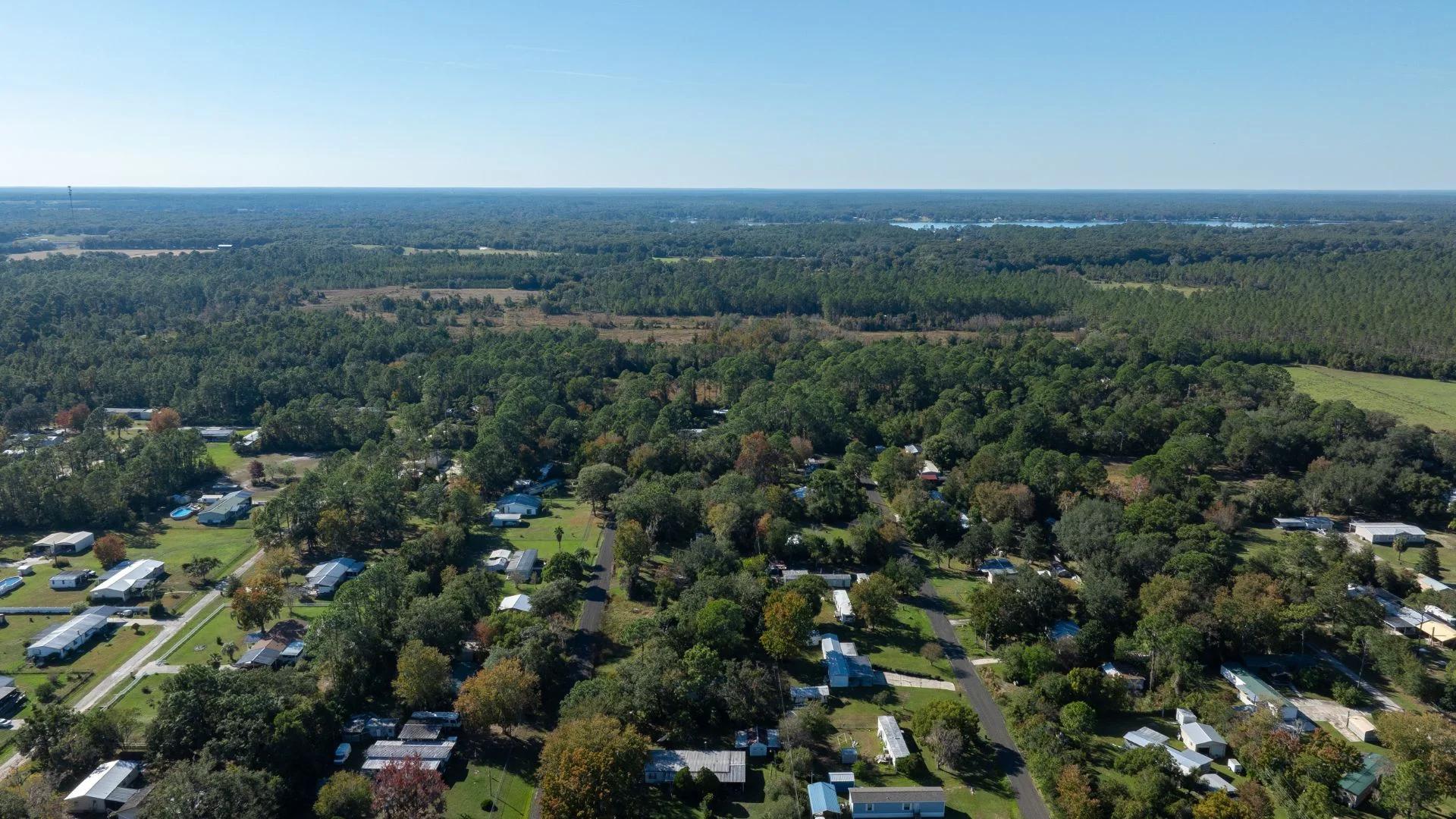 Florida Homesite Opportunity - 0.4 Acres in Crescent City, Water Nearby - Image 2