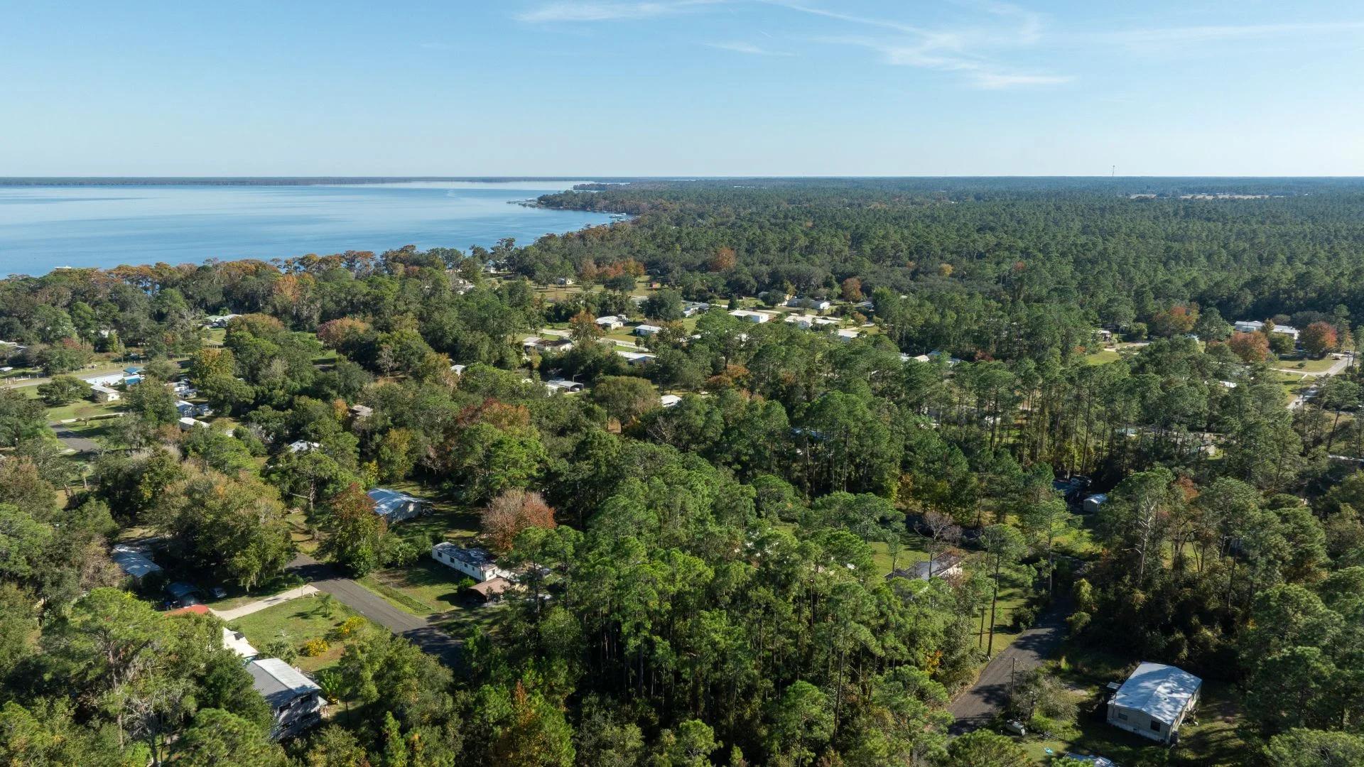 Florida Homesite Opportunity - 0.4 Acres in Crescent City, Water Nearby - Image 3