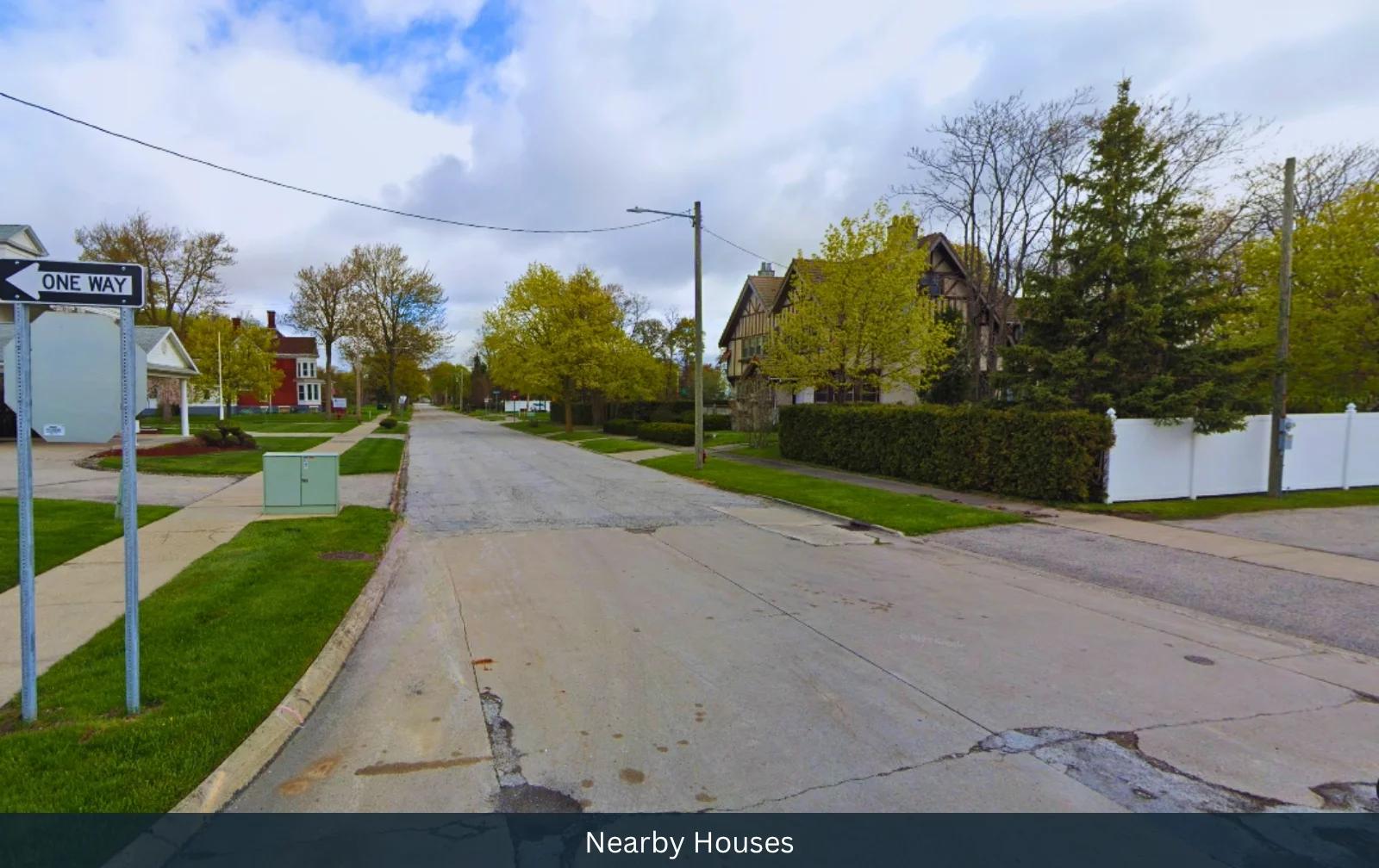 Decorative background for 311 CARROLL ST, SAGINAW, MI 48607 image 13