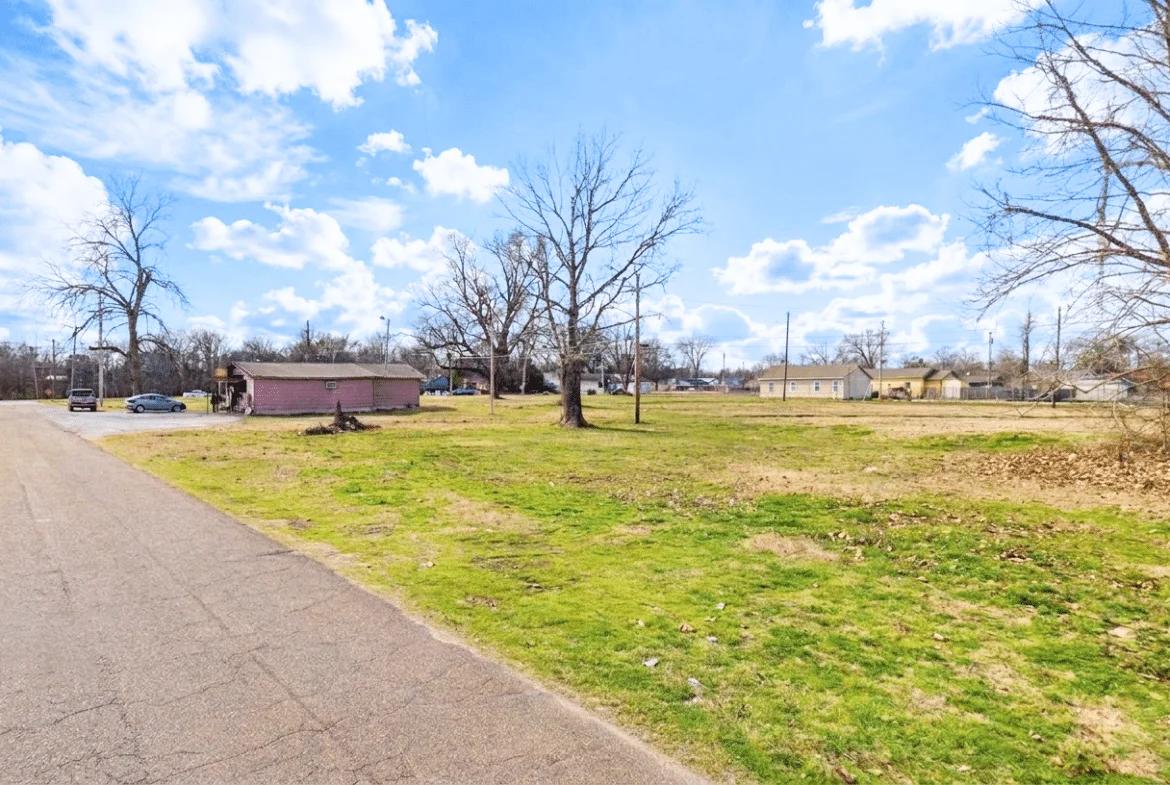 Decorative background for 0.03 Downtown Clarksdale Lot image 5