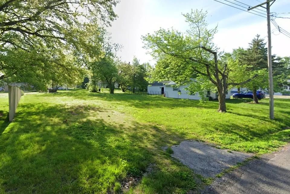 512 N WHITE AVE, TAYLORVILLE, IL 62568 in Christian County, IL